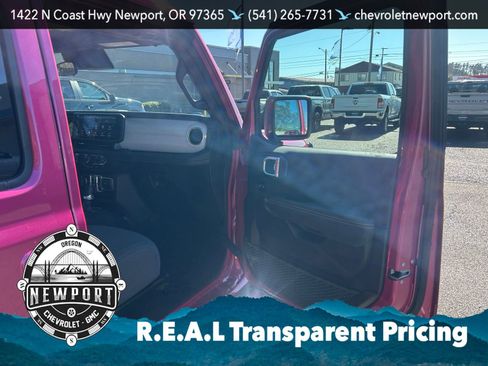 Used 2024 Jeep Wrangler Unlimited Sahara AWD/4WD image 31