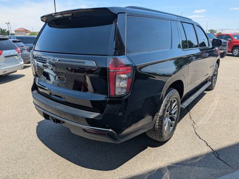 Used 2021 Chevrolet Suburban Z71 w/ Luxury Package AWD/4WD image 5