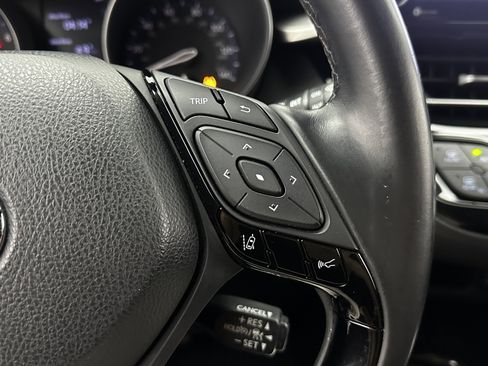 Used 2019 Toyota C-HR XLE image 21