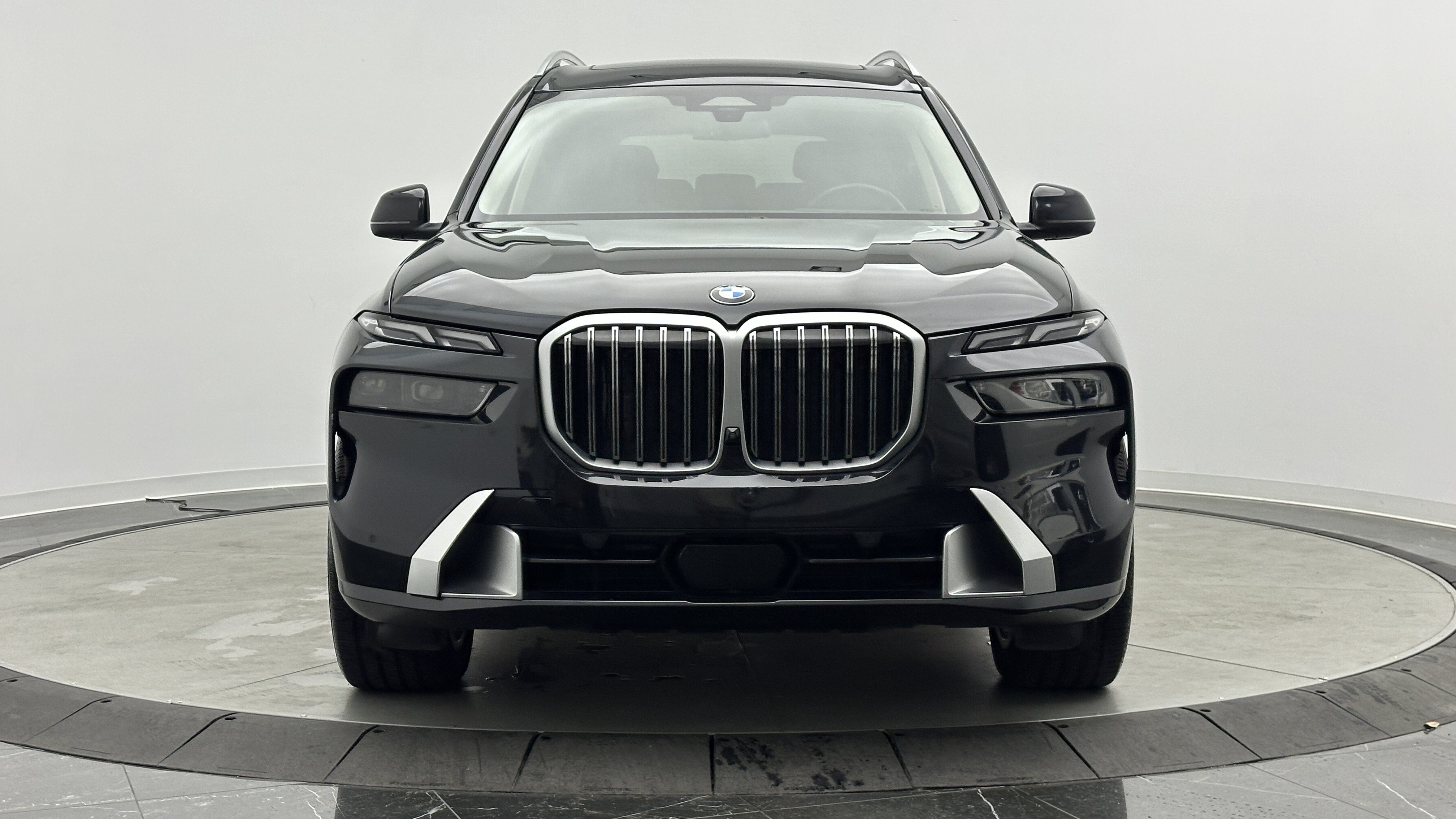 Used 2025 BMW X7 xDrive40i AWD/4WD image 2
