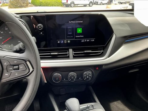 Used 2024 Chevrolet Trax LS w/ LS Convenience Package FWD image 7