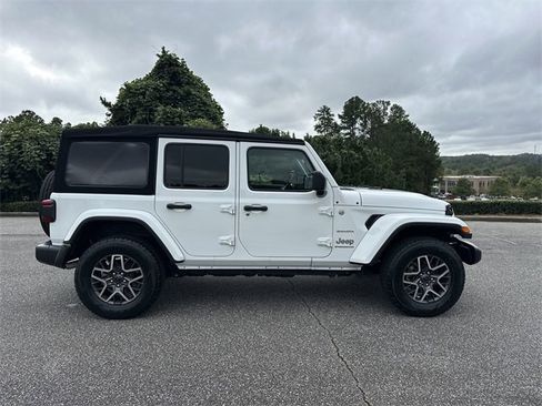 Used 2024 Jeep Wrangler Sahara image 4