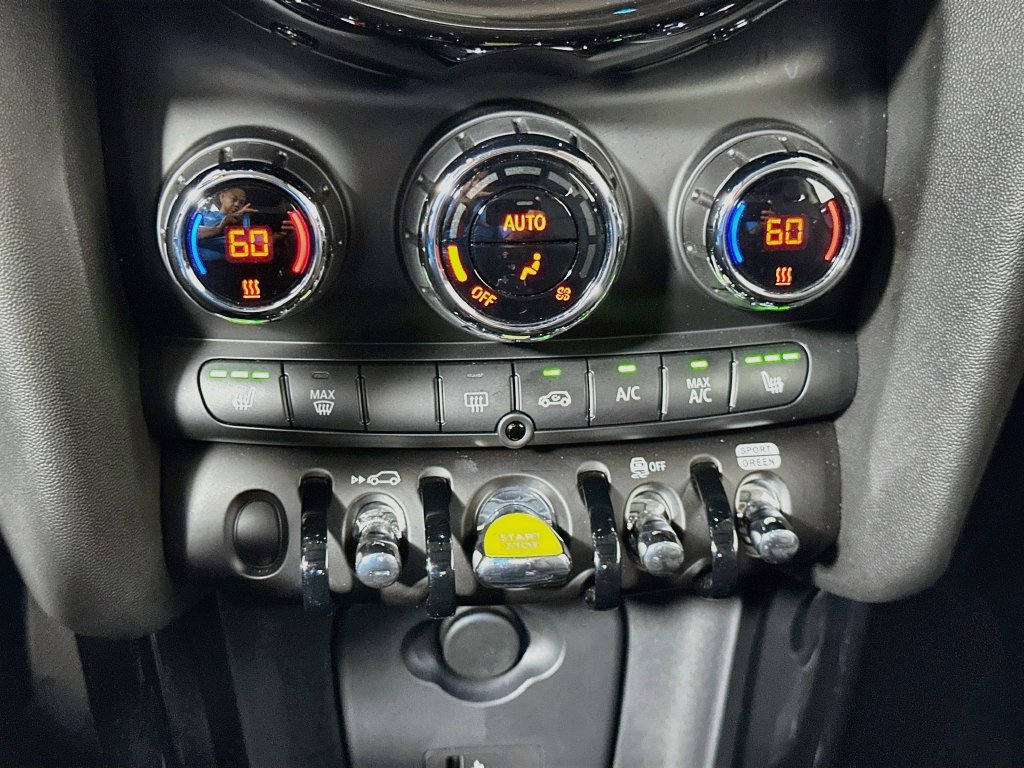 Used 2024 MINI Cooper SE FWD image 16