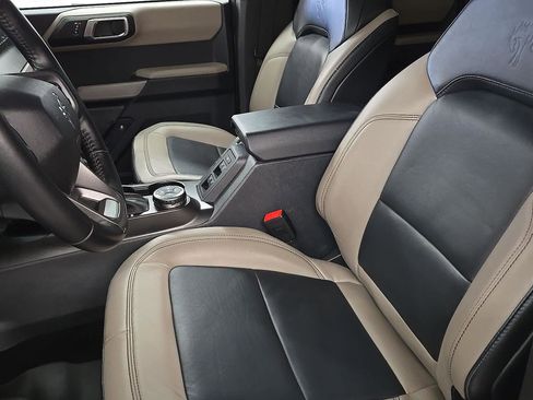 Used 2023 Ford Bronco Wildtrak image 6