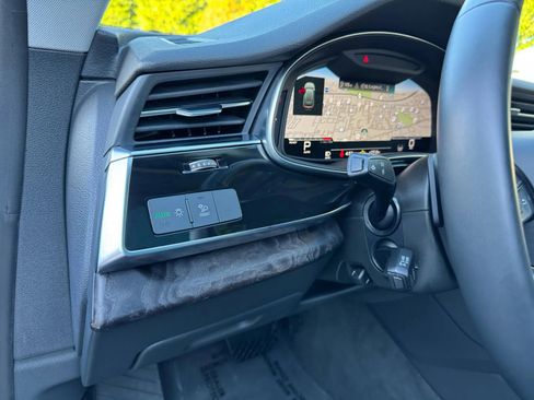 Used 2022 Audi Q8 Premium Plus w/ Premium Plus Package image 28