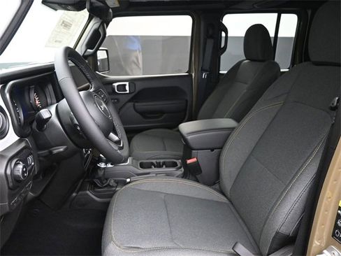 New 2025 Jeep Gladiator Sport image 12