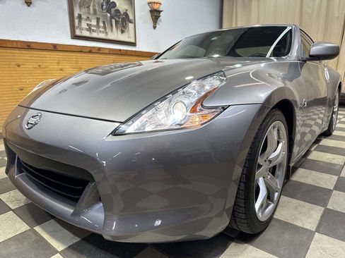Used 2009 Nissan 370Z Touring w/ Sport Pkg image 4