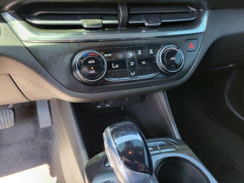 Used 2024 Buick Envista Preferred w/ Advanced Safety Package image 13