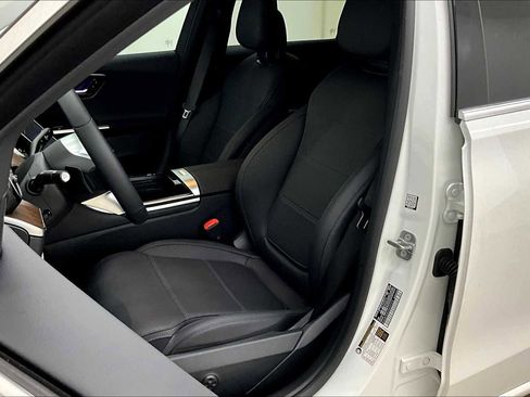 Used 2025 Mercedes-Benz C 300 Sedan image 9