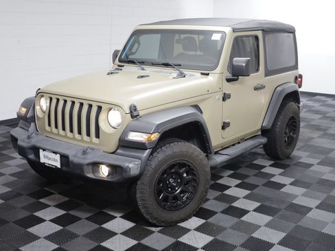 Used 2019 Jeep Wrangler Sport AWD/4WD image 2