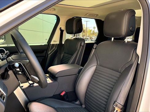 Used 2024 Land Rover Discovery S image 24
