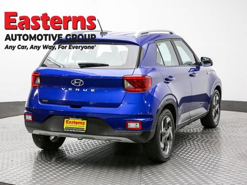 Used 2023 Hyundai Venue SEL image 5
