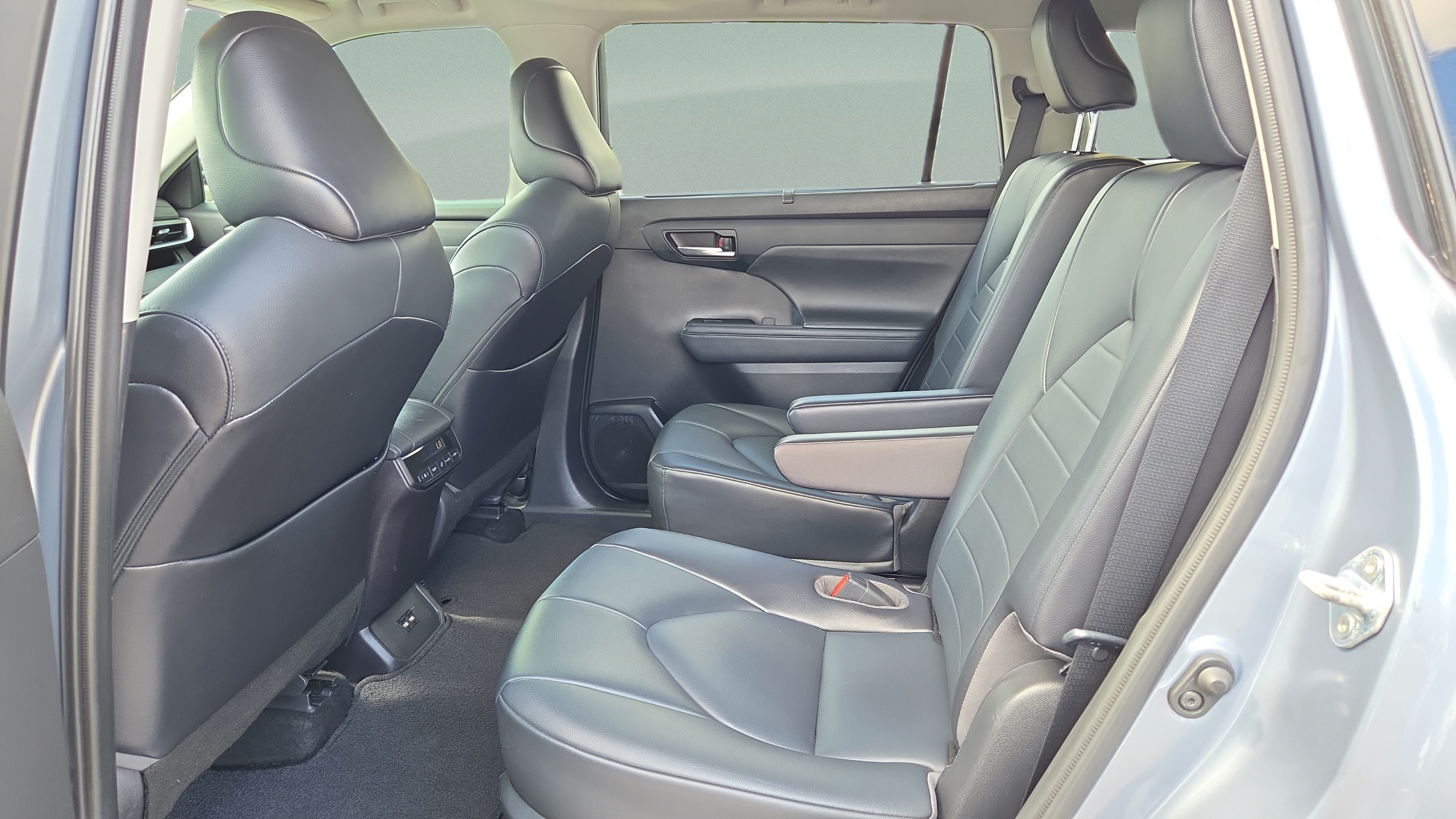 Certified 2021 Toyota Highlander XLE FWD image 12