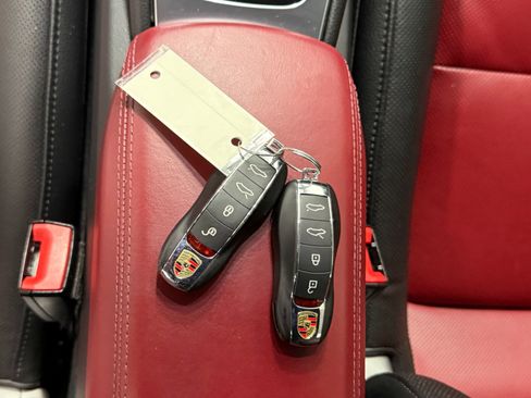 Used 2019 Porsche 718 Cayman GTS RWD image 30