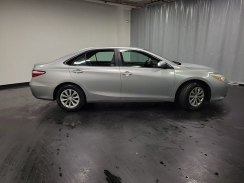 Used 2016 Toyota Camry LE FWD image 9