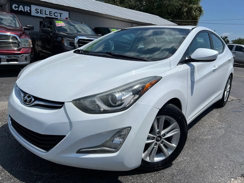 Used 2015 Hyundai Elantra SE w/ Option Group 03 FWD image 1