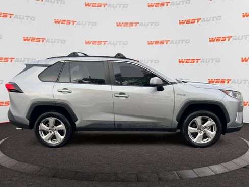 Used 2021 Toyota RAV4 XLE Premium image 6