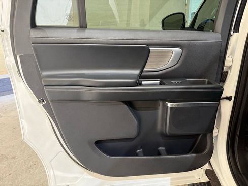 Used 2025 Ford Expedition Max Platinum AWD/4WD image 21