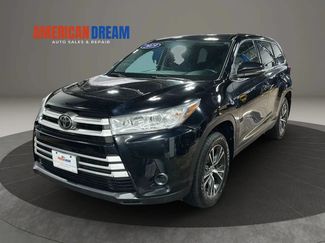 Used 2019 Toyota Highlander LE AWD/4WD video 1