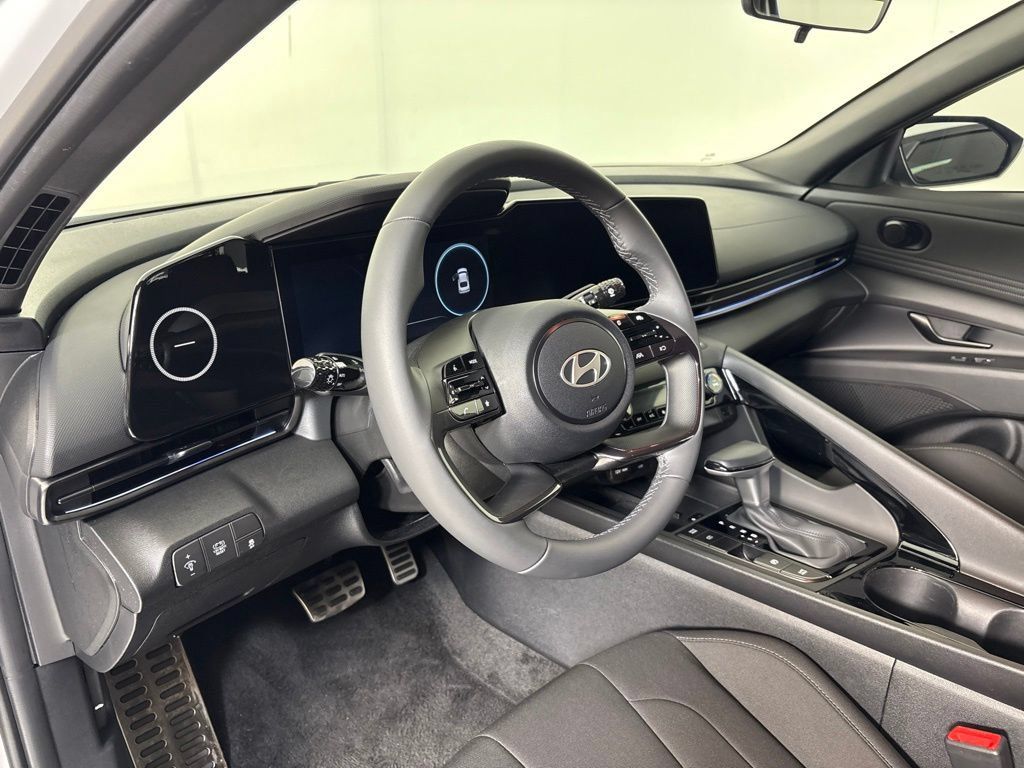 New 2025 Hyundai Elantra SEL FWD image 16