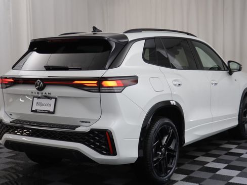 New 2026 Volkswagen Tiguan SE R-Line image 16