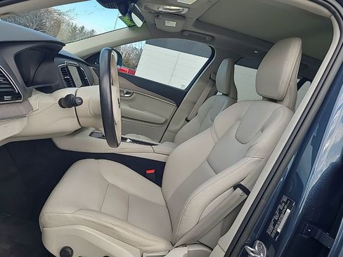 Used 2023 Volvo XC90 B6 Plus image 9