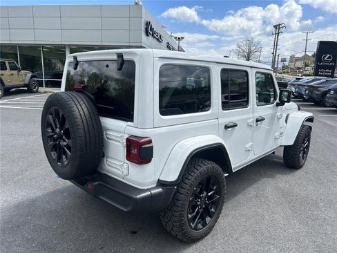 Used 2024 Jeep Wrangler Sahara image 5