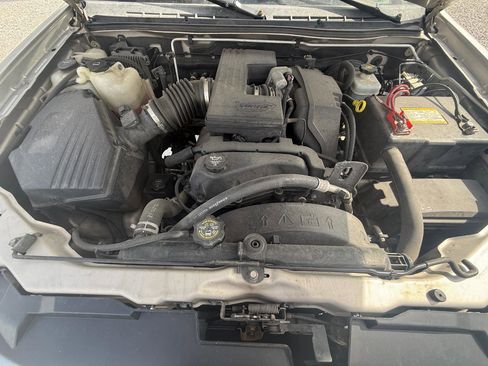 Used 2005 GMC Canyon SLE image 11