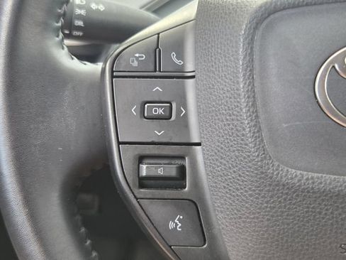 Used 2024 Toyota Prius LE FWD image 31