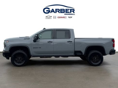 Used 2024 Chevrolet Silverado 2500 ZR2 w/ Technology Package AWD/4WD image 2