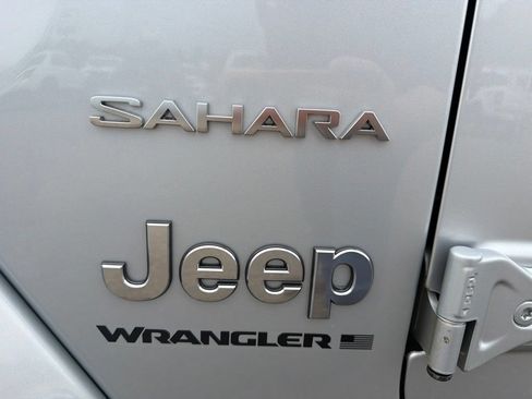 Used 2024 Jeep Wrangler Unlimited Sahara w/ Safety Group AWD/4WD image 8