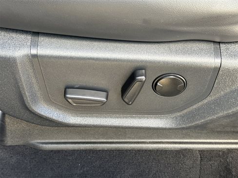 Certified 2024 Ford Expedition XLT image 18