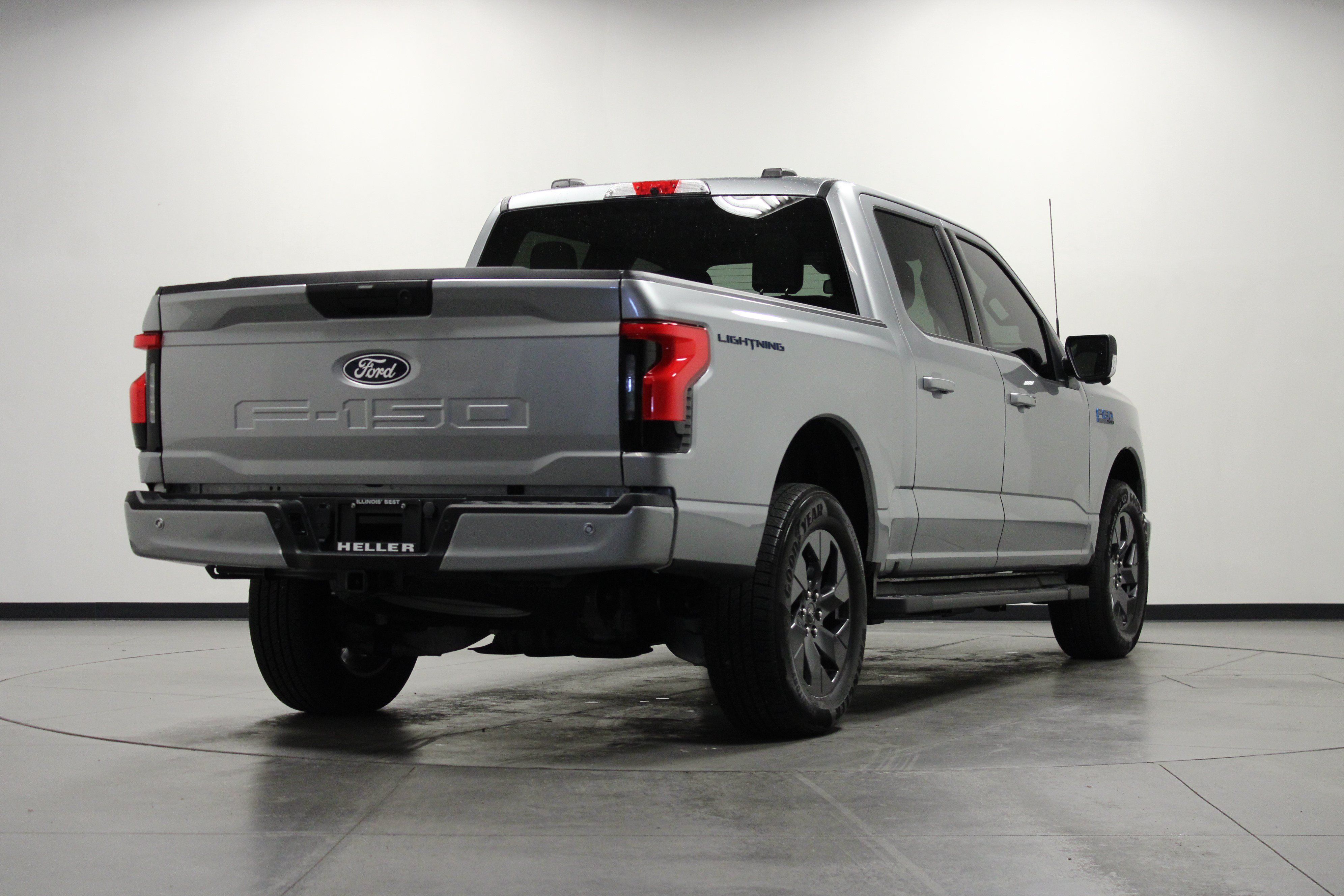 Used 2025 Ford F150 Lightning Flash AWD/4WD image 4