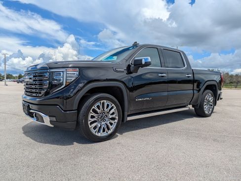 Used 2024 GMC Sierra 1500 Denali Ultimate AWD/4WD image 8