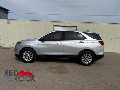 Used 2019 Chevrolet Equinox LS FWD image 4