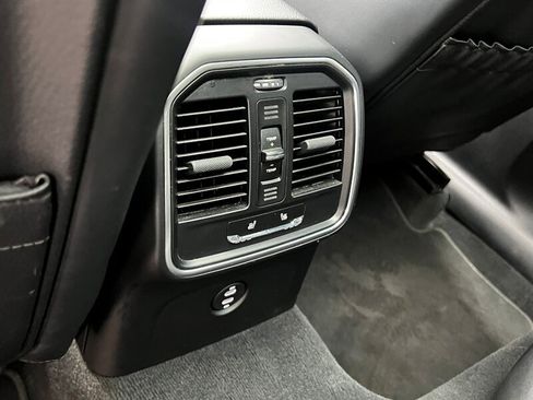 Used 2025 Porsche Macan w/ Premium Package Plus AWD/4WD image 24