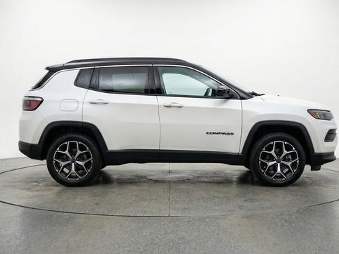 Used 2025 Jeep Compass Limited AWD/4WD image 11