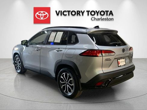 Used 2025 Toyota Corolla Cross AWD Hybrid w/ Moonroof Package image 3