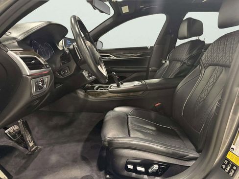 Used 2019 BMW 750i xDrive w/ Executive Package image 13