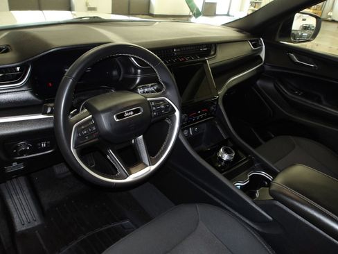 Used 2024 Jeep Grand Cherokee L Laredo AWD/4WD image 9