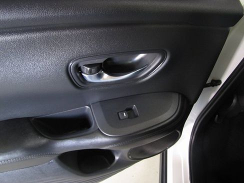 Certified 2025 Honda HR-V LX image 14