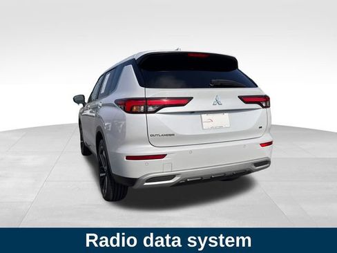 Used 2023 Mitsubishi Outlander SE FWD image 3
