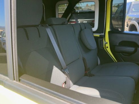 Used 2024 Jeep Wrangler Unlimited AWD/4WD image 13