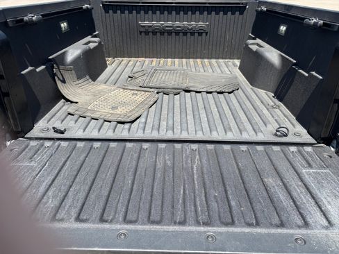 Used 2025 Toyota Tacoma SR5 AWD/4WD image 32