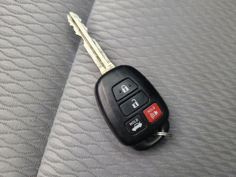 Used 2019 Toyota Corolla LE w/ Carpet Mat Package (TMS) image 32