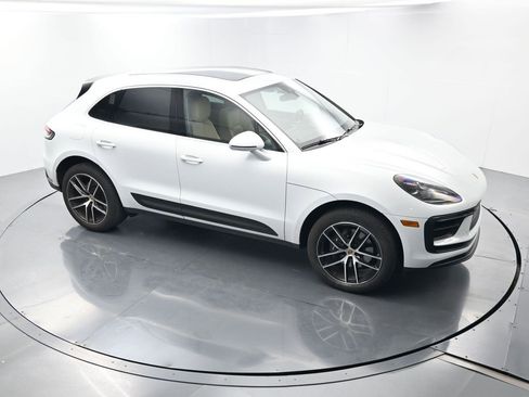 Certified 2024 Porsche Macan image 39