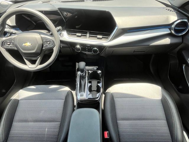 Used 2025 Chevrolet Trax LT FWD image 15