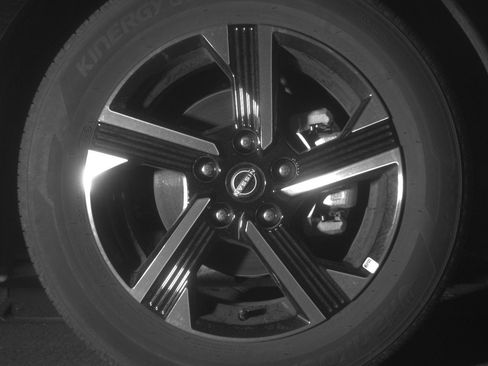 Used 2025 Nissan Sentra SV image 13