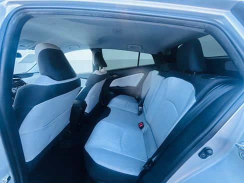 Used 2017 Toyota Prius Two w/ Preferred Accessory Package FWD image 16