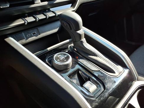 Used 2025 Chevrolet Colorado Trail Boss AWD/4WD image 15